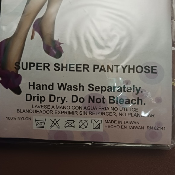 SOPHIA Silky Smooth Sheer PANTYHOSE, BLACK, QUEEN SIZE 5'3"-5'10" 165-200 lbs - Picture 4 of 4